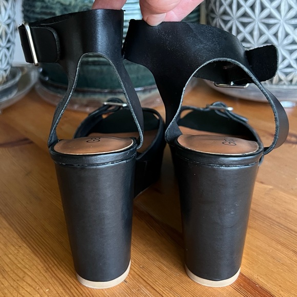 Gap Platform Sandals - Picture 4 of 4